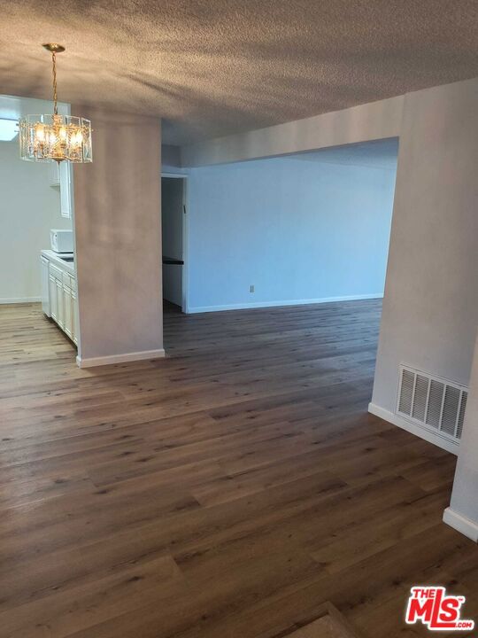 5334 N Lindley Avenue, Encino CA: https://media.crmls.org/mediaz/87f42d1a-85bd-4078-abbc-6e73a3091f0b.jpg