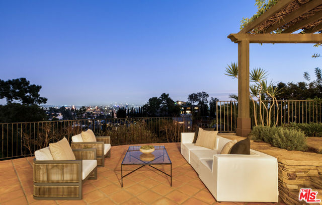 7020 La Presa Drive, Los Angeles CA: https://media.crmls.org/mediaz/87f44bab-53ef-4853-bfa8-1aeecadb7451.jpg