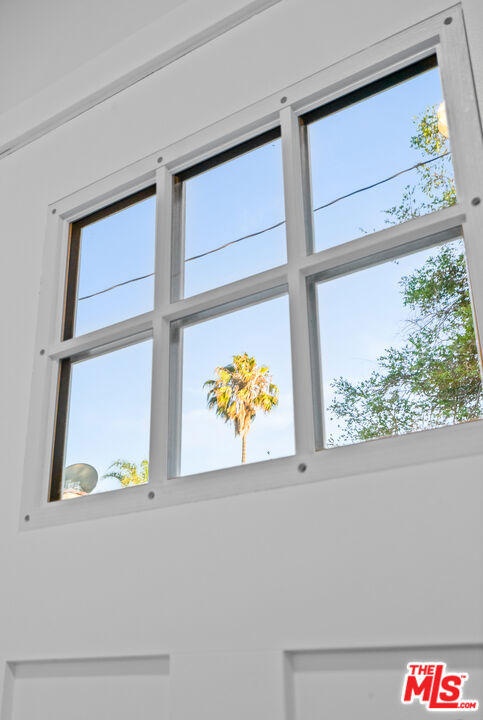 6727 7th Avenue, Los Angeles CA: https://media.crmls.org/mediaz/87f44f21-7092-48f5-8311-d7dfce92b2a4.jpg