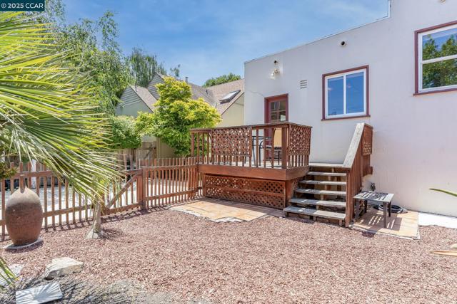 837 San Carlos Ave, Albany CA: https://media.crmls.org/mediaz/87f468c5-ce22-4535-9e99-fa07257c18f8.jpg