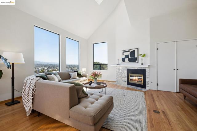 935 Hillside Ave, Albany CA: https://media.crmls.org/mediaz/87f4742a-ab8e-4239-a434-8790d43933ea.jpg