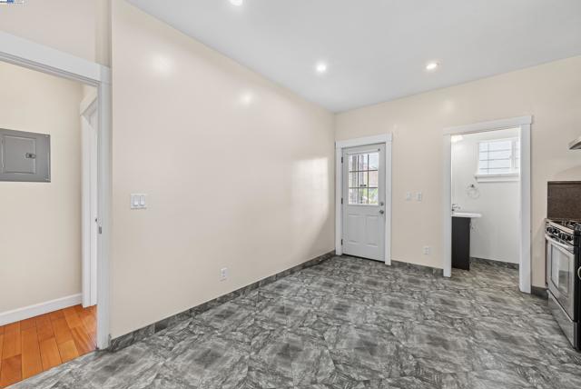 931 E 23Rd St, Oakland CA: https://media.crmls.org/mediaz/87f49f09-c8a8-4121-a21d-5c80a51a50b6.jpg