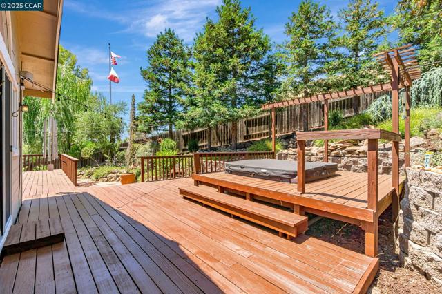 631 La Vista Rd, Walnut Creek CA: https://media.crmls.org/mediaz/87f4a666-705f-4eef-8b9e-8179936c9fb4.jpg