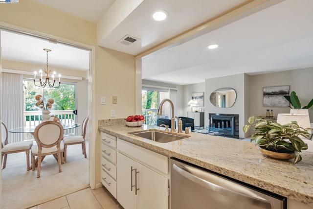 675 Sharon Park Dr, Menlo Park CA: https://media.crmls.org/mediaz/87f55994-caa2-49e0-acbc-ce6bd67d636f.jpg