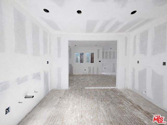 14426 Friar Street photo 22