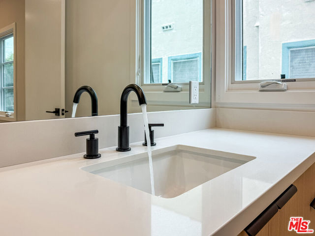 150 N Arnaz Drive, Beverly Hills CA: https://media.crmls.org/mediaz/87f593ae-dd24-4dbb-8d4a-a2aad0a0ac4e.jpg
