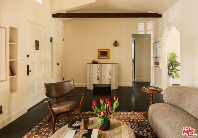 1444 S Sierra Bonita Avenue, Los Angeles CA: https://media.crmls.org/mediaz/87f5ec3f-ecee-4c27-bc7b-b480e211fb28.jpg