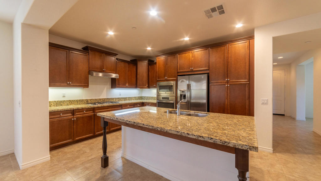 570 Calle Vibrante