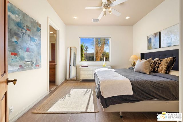 16 Villaggio Place, Rancho Mirage CA: https://media.crmls.org/mediaz/87f76253-85bc-4830-ac3f-8a57d0ebb1f1.jpg