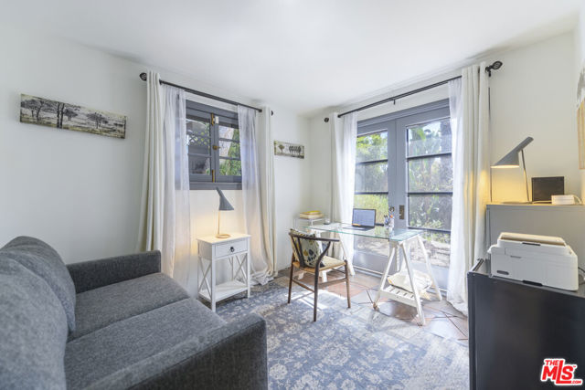 5181 Franklin Avenue, Los Angeles CA: https://media.crmls.org/mediaz/87f76878-f05b-435b-bd77-e50df8e55a68.jpg