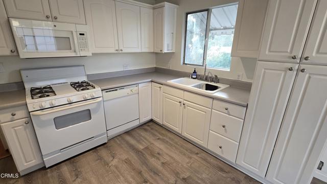 Detail Gallery Image 11 of 26 For 1483 N Altadena Dr, Pasadena,  CA  - 2 Beds | 1 Baths