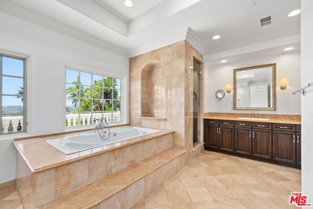 16718 Via Pacifica, Pacific Palisades CA: https://media.crmls.org/mediaz/87f792fe-c678-4396-b87f-a33eb179acc3.jpg