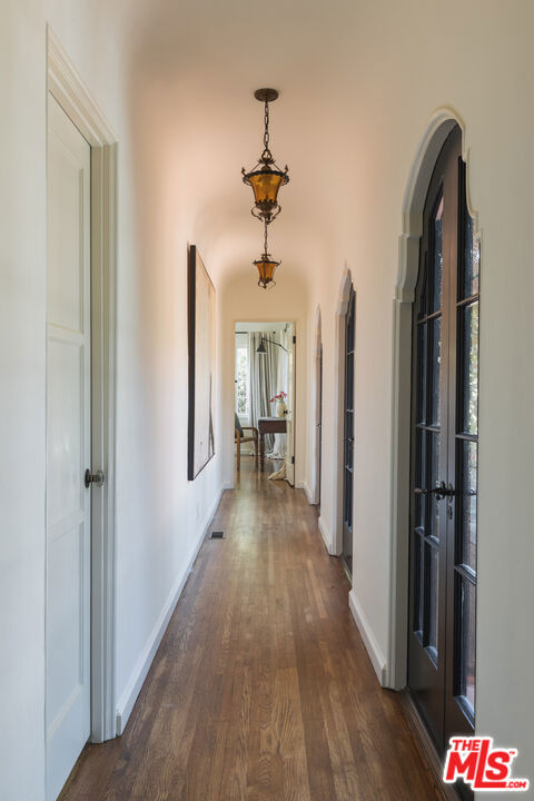 2311 Alto Oak Drive, Los Angeles CA: https://media.crmls.org/mediaz/87f7985c-9116-4664-8ec4-448944ab3ada.jpg