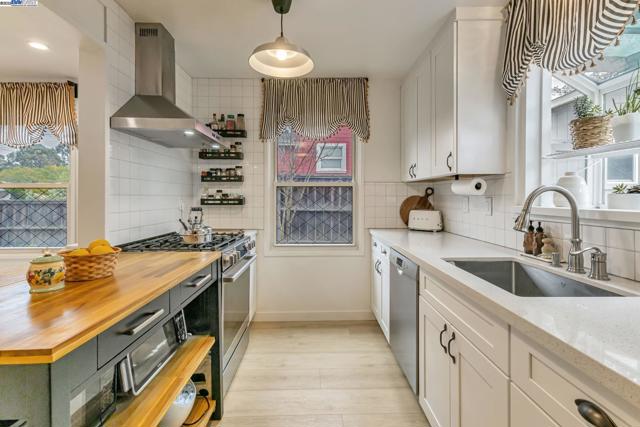 2019 E St, Hayward CA: https://media.crmls.org/mediaz/87f7b547-c8d9-4006-876e-f26ca2fa2040.jpg