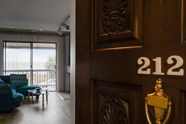 2101 Shore Line Drive, Alameda CA: https://media.crmls.org/mediaz/87f7b6f9-b55e-4549-957b-03970ca23774.jpg