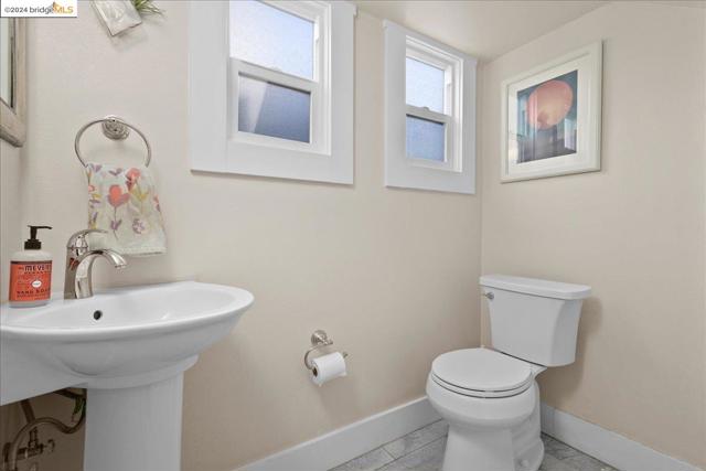 Image 19 of 54 For 5205 Cole St