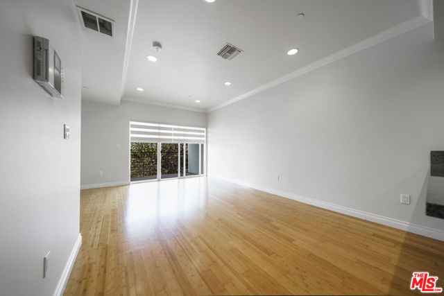 3061 W 12th Place, Los Angeles CA: https://media.crmls.org/mediaz/87f94c3a-be8c-4b82-aa8f-2d1187d3805e.jpg