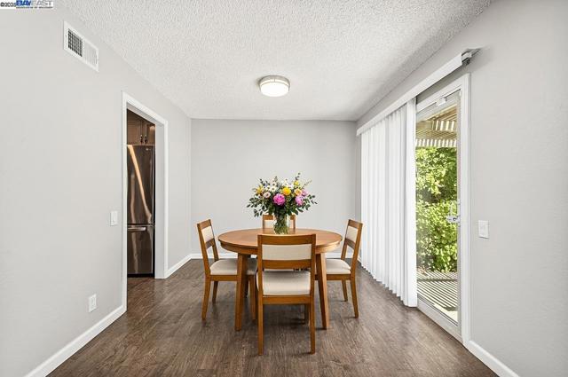 1059 Lakehurst Rd, Livermore CA: https://media.crmls.org/mediaz/87fa3495-19e2-4143-8721-751e11b07399.jpg