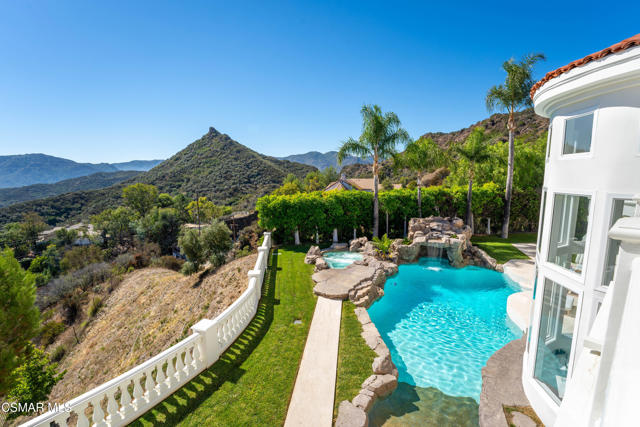 25665 Mulholland Highway, Calabasas CA: https://media.crmls.org/mediaz/87fa3677-a1c9-4c9c-b7dd-78f9f37716b6.jpg