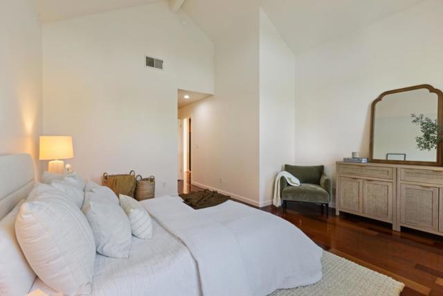 2009 Showers Drive, Mountain View CA: https://media.crmls.org/mediaz/87fa36a7-3c40-4823-bc17-5aff72943b6c.jpg