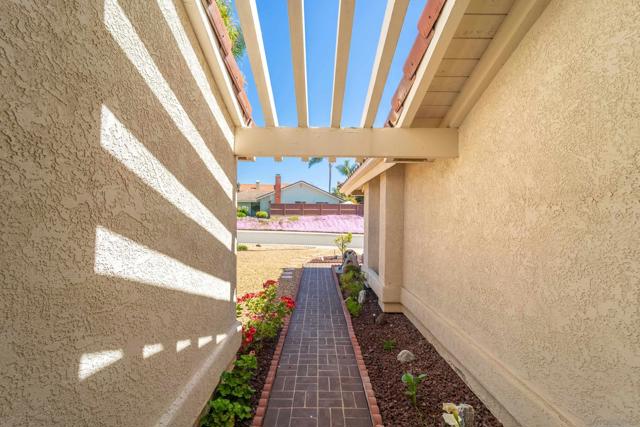 2708 MEDFORD CT, Carlsbad CA: https://media.crmls.org/mediaz/87fa895b-a274-4f66-9158-4bf2b553fa77.jpg
