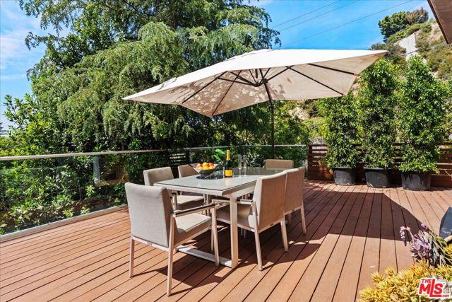 3567 Woodcliff Road, Sherman Oaks CA: https://media.crmls.org/mediaz/87fb4404-1258-45bb-9951-3bf304b2f69b.jpg