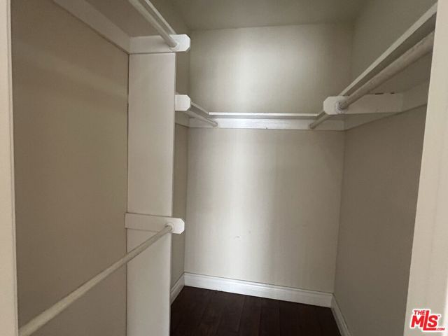 5142 Zelzah Avenue, Encino CA: https://media.crmls.org/mediaz/87fbce34-b5d1-45e9-bba1-948d36e2cc7b.jpg