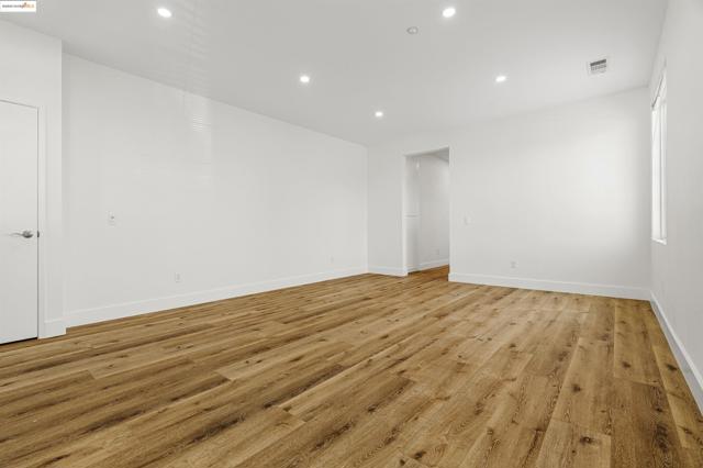 1040 Bismarck Terr, Brentwood CA: https://media.crmls.org/mediaz/87fc535f-56b4-430b-94bc-8ec9cb6c94fa.jpg
