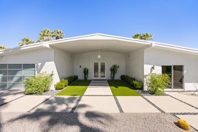 1160 E Marion Way, Palm Springs CA: https://media.crmls.org/mediaz/87fc74d5-3f7d-45ad-8126-61732bd7023a.jpg
