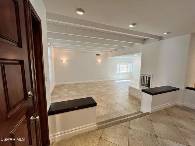 29160 Oakpath Drive, Agoura Hills CA: https://media.crmls.org/mediaz/87fca805-a712-4773-9ae5-d34d7de9575b.jpg