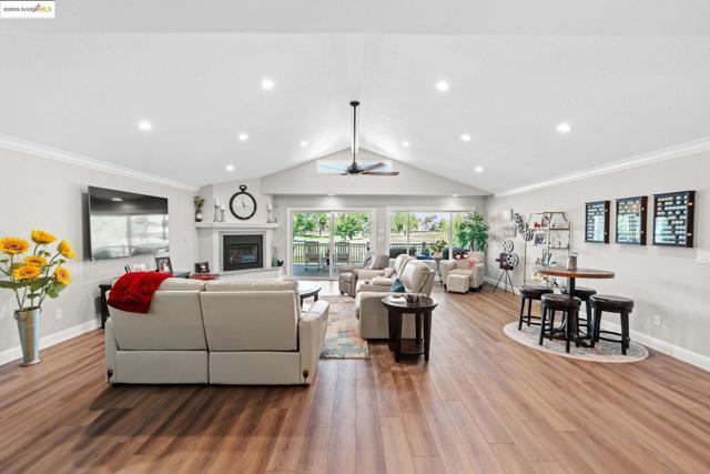 5521 Lanai Ct, Discovery Bay CA: https://media.crmls.org/mediaz/87fd028f-9a55-4ee0-b05c-e3fbba0b0fc7.jpg