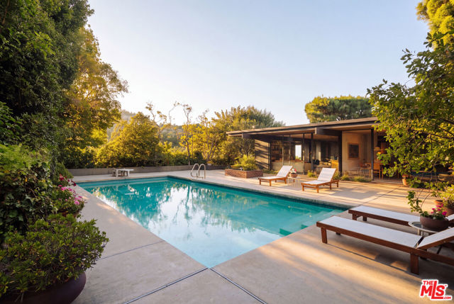 5 Bed Home for Sale in Los Angeles, California