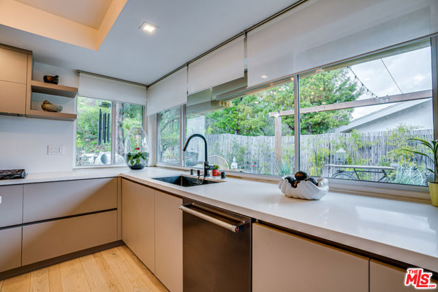 4101 Tarrybrae Terrace, Tarzana CA: https://media.crmls.org/mediaz/87fd3281-e6e7-4667-b008-b0c3f36d2879.jpg