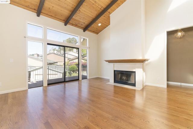 1881 Grand View Drive, Oakland CA: https://media.crmls.org/mediaz/87fd48b5-7ddd-4a1f-bdea-621c4283372c.jpg