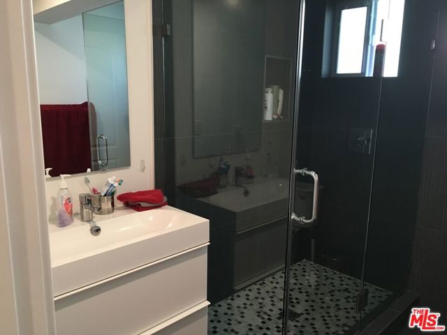 1466 S Canfield Avenue, Los Angeles CA: https://media.crmls.org/mediaz/87fd6044-6dde-4698-8fd0-745ea0b7ae90.jpg