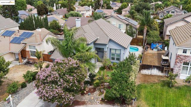 20 Goldmeadow Ct, Brentwood CA: https://media.crmls.org/mediaz/87fdc9e1-78d0-4064-86a8-2dd7eb1b19b7.jpg