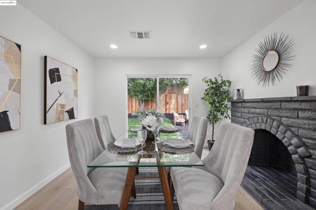 236 Larkspur, Fairfield CA: https://media.crmls.org/mediaz/87fdd727-4e51-4504-9255-0eff7f980273.jpg
