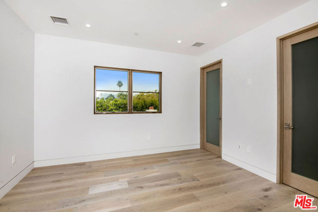245 S La Peer Drive, Beverly Hills CA: https://media.crmls.org/mediaz/87fe2f1d-162b-4ed7-85f7-78ef331d82f0.jpg