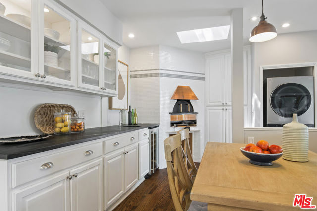 8000 Westlawn Avenue, Los Angeles CA: https://media.crmls.org/mediaz/87fe304b-e791-4c8a-ab70-7f52ef125bbb.jpg