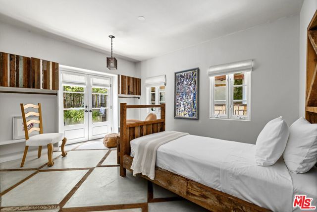 8249 Marmont Lane, Los Angeles CA: https://media.crmls.org/mediaz/87febf01-3e8f-4176-880b-e721140d927a.jpg