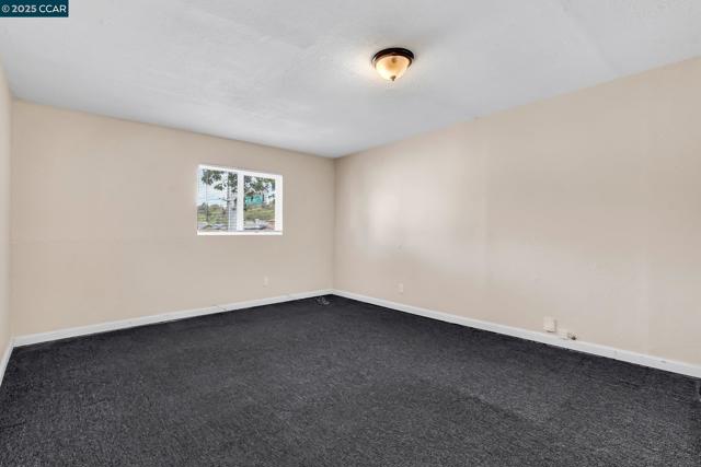 2150 35Th Ave, Oakland CA: https://media.crmls.org/mediaz/87fefe8a-415c-4f02-88f6-548539eab20b.jpg