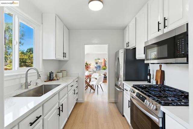 6124 Santa Cruz AVE, Richmond CA: https://media.crmls.org/mediaz/87ff4c4a-1576-462a-8999-b09fb241960d.jpg