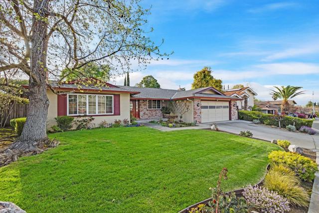 435 Ewing Drive, Pleasanton CA: https://media.crmls.org/mediaz/87ff6195-3520-4127-a527-a5abfafbd05d.jpg