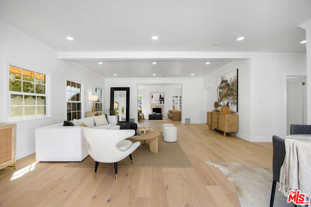 832 S Plymouth Boulevard, Los Angeles CA: https://media.crmls.org/mediaz/87ffd7cf-cf87-47af-bfaf-9f8f5e425edf.jpg