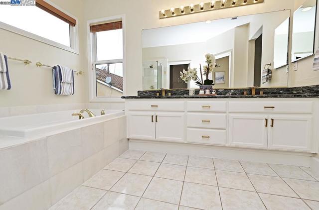 10 Almond Orchard Ln, San Ramon CA: https://media.crmls.org/mediaz/8800d885-9d82-4451-8d75-1853cfd9e575.jpg