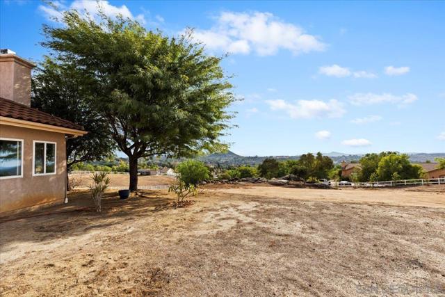 31252 North Star Way, Valley Center CA: https://media.crmls.org/mediaz/880131f1-62bf-4829-aa7a-8eed274b35b2.jpg