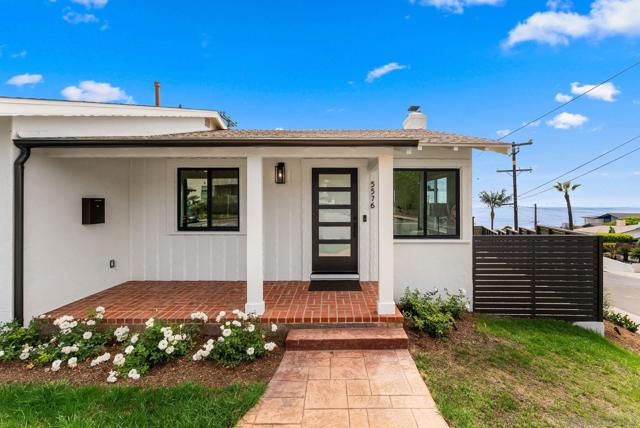 5576 Chelsea Ave, La Jolla CA: https://media.crmls.org/mediaz/88019418-c79e-4e4a-8229-193dac74c53d.jpg