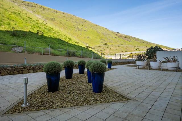1 Mandalay Place, South San Francisco CA: https://media.crmls.org/mediaz/88024fd7-f22d-42e3-beb6-c801d017878c.jpg