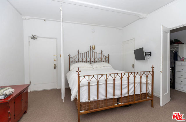 2041 N Vermont Avenue, Los Angeles CA: https://media.crmls.org/mediaz/88025fde-e1e8-4a7b-9e94-6fa8ddce9952.jpg