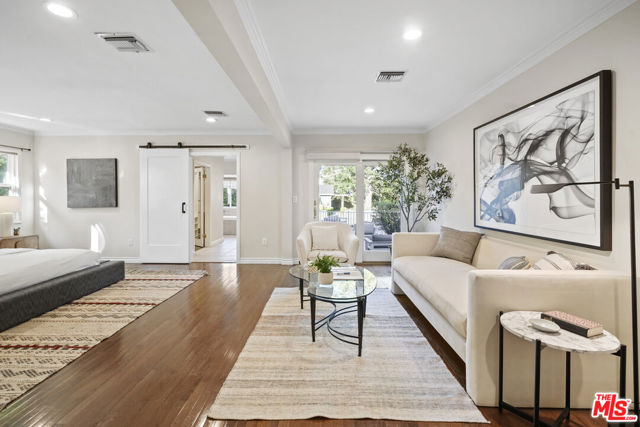 6002 Jumilla Avenue, Woodland Hills CA: https://media.crmls.org/mediaz/8802eed1-37c2-4ef3-a56a-7c86b06d4ebd.jpg